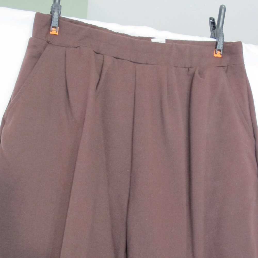 Preview International  Woman brown stirrup pants  1X  NEVER WORN
